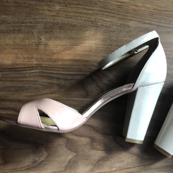 Like new Bandolino size 8.5 - Picture 8 of 11